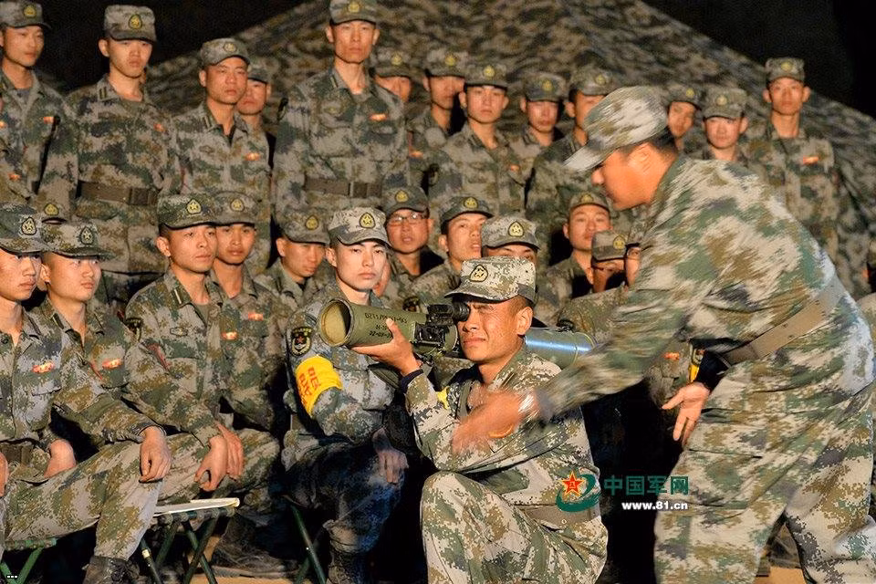 Cơ bản thì thiết kế của PF-97 khá giống RPO-A với thiết kế nòng trơn, không có rãnh xoắn, sử dụng hiệu ứng không giật khi bắn.