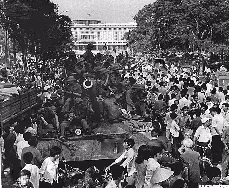 “Tắc đường” trước Dinh Độc Lập ngày 30/4/1975. Nguồn ảnh: Tư liệu