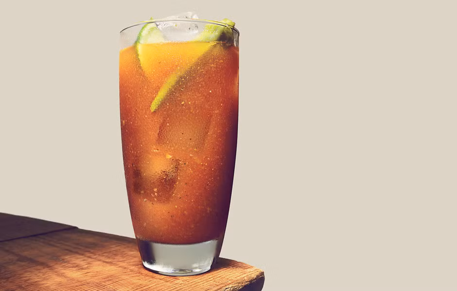 Ngay cả đồ uống như "Bloody Mary" cũng không thể thiếu nước mắm và vị chua của chanh trong đồ uống này sẽ khiến mùi nước mắm được cân bằng lại.