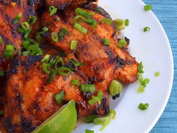 Món barbecue gà kiểu châu Á này có hương vị tương tự như gà Teriyaki của Nhật nhưng thoảng hương vị Đông Nam Á. Bí quyết của món ngon này chính là sốt ướp gồm xì dầu, đường, nước cốt chanh, gừng, tỏi và không thể thiếu được Garam Masala – một loại gia vị của Ấn Độ. 