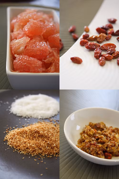 Nguyên liệu làm món salad tôm bưởi gồm có: ¾ chén sốt ớt xào dầu Thái (nam prik pao), ¼ chén nước mắm, ½ kg tôm , ¾ chén gừng tươi, 3 tép hành lá hoặc ½ chén hành tím, ½ quả dưa chuột , ¾ chén hạt điều hoặc lạc rang, 3-4 quả ớt, 1 quả chanh lớn một thìa nước cốt chanh; 1 quả bưởi to, 2 bông hoa sen.