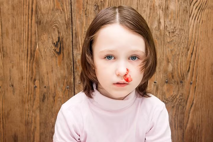 Những người mắc bệnh rối loạn đông máu có thể dễ bị chảy máu khi đi tiêu, đi tiểu, chảy máu từ nướu, từ vết thương nhỏ, chảy máu mũi và cơ thể dễ bị bầm tím. Tuy nhiên, đối với phụ nữ, dấu hiệu dễ nhận thấy nhất là lượng kinh nguyệt nhiều trong chu kỳ.