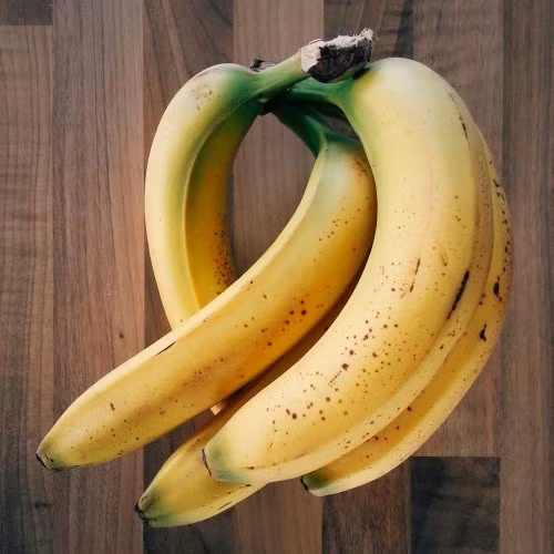 Chuối là thực phẩm giàu folate, vitamin A, C và tinh bột đề kháng - một loại chất xơ mà cơ thể không hấp thụ được nên làm chậm quá trình tiêu hóa. Hơn nữa, chuối nhanh chóng cung cấp nguồn năng lượng bạn cần.