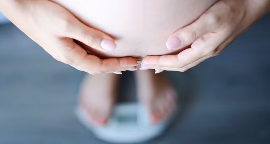 Trọng lượng của người mẹ còn ảnh hưởng rất lớn đến sức khỏe của người mẹ trong thai kỳ. Một trong những biến chứng lớn nhất và nguy hiểm nhất là chứng tiền sản giật, tức cơ thể bị tích nước dẫn đến cao huyết áp và máu không lưu thông đến tử cung. Ngoài ra phụ nữ béo phì còn dễ bị tiểu đường sau sinh. 