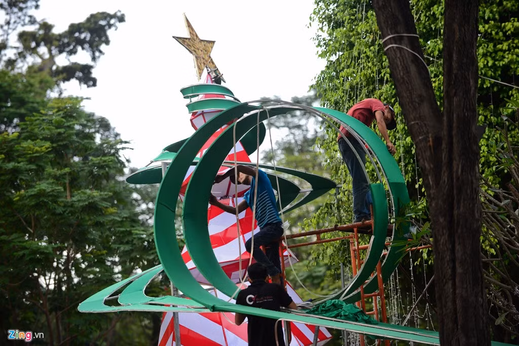 Khong khi Noel som tren duong pho Sai Gon