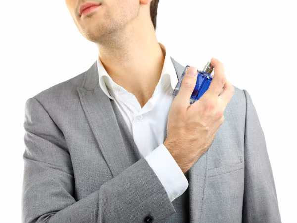 Đàn ông đổ mồ hôi nhiều hơn phụ nữ nên chất khử mùi là mỹ phẩm đàn ông nên dùng.