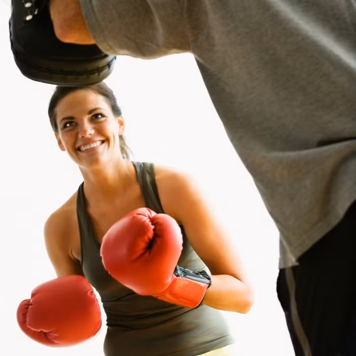 Rèn luyện sự tự tin: Những lớp tập boxing luôn giúp người tập nhận ra được điểm mạnh, yếu của bản thân để đưa ra mức độ nặng nhẹ khác nhau, nhờ vậy, người tập luôn tin vào chính mình, dùng kỹ năng để vượt qua các bài tập để lên trình độ cao đồng thời biết cách đối phó với những tình huống khó và ứng dụng vào đời sống hàng ngày. 