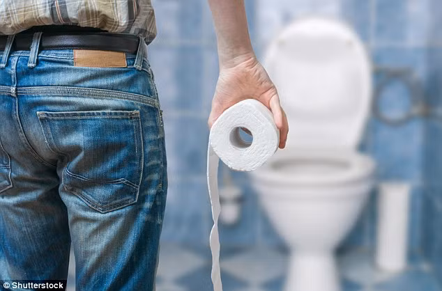 Tuy nhiên đối với những bệnh nhân có những vấn đề đường ruột phức tạp hơn, tức hệ vi khuẩn phức tạp hơn thì phương pháp cấy ghép chất thải này lại tỏ ra không hiệu quả. Xung quanh vấn đề này hiện vẫn có nhiều câu hỏi đặt ra chưa có lời giải đáp, chẳng hạn như vài bệnh nhân sau khi cấy ghép chất thải bỗng tăng cân, đây có thể là dấu hiệu bệnh nhân được cải thiện về hệ vi sinh vật, nhưng cũng có thể là người bệnh đã không còn ốm nặng nữa. (ảnh: Dailymail)