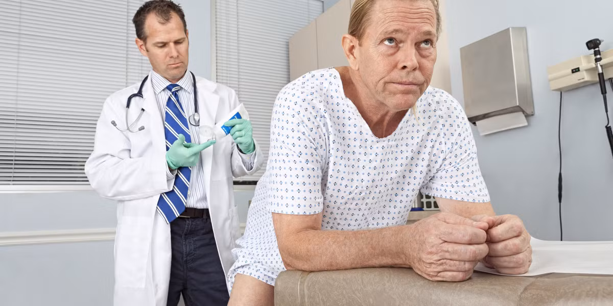 Kiểm tra tuyến tiền liệt: Nếu không có nguy cơ ung thư do tiền sử gia đình thì không cần xét nghiệm ung thư tiền liệt tuyến vì việc này cũng không giúp kéo dài tuổi thọ. 