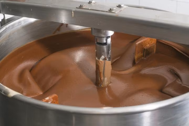 Một công ty sản xuất socola của Thụy Sỹ đã khẳng định họ có một sản phẩm socola thảo dược khi ăn vào có thể giảm bớt những khó chịu của phụ nữ trong những ngày ấy. 