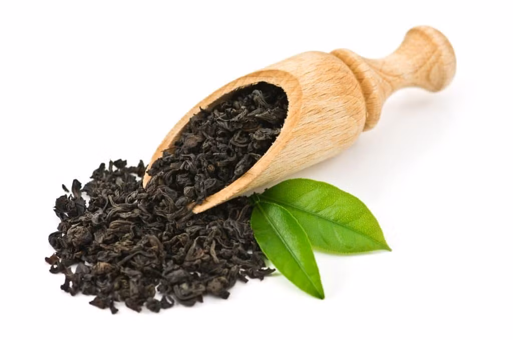 Trong trà gia vị Ấn Độ có chứa một loại gia vị quý nhất trong y học châu Á, sự kết hợp này rất tốt cho hệ miễn dịch và có thể giữ ấm cho cơ thể. Chẳng hạn như trà đen khi kết hợp với hạt nhục đậu khấu với tính năng chống dị ứng hô hấp sẽ tạo ra một loại đồ uống tăng cường sức miễn dịch trước các loại virus cảm lạnh và cảm cúm. 