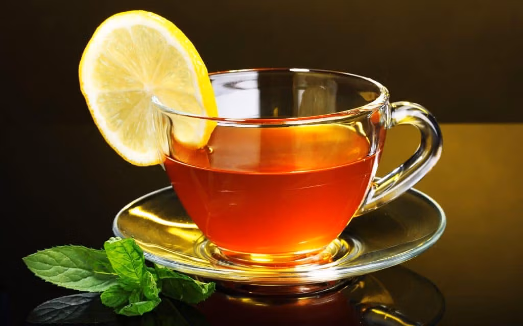 Cũng chính sự kết hợp các loại thảo dược và gia vị có tác dụng hỗ trợ tiêu hóa nên uống trà Chai sau bữa ăn thì rất tốt. Khi uống vào, trà này tạo ra những chuyển động khuyến khích ở toàn bộ hệ tiêu hóa, giảm được đầy hơi, ngăn không cho những thức ăn chưa tiêu hóa đi vào đường ruột gây tiêu chảy. 
