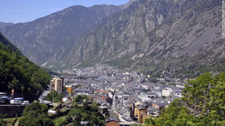 Chế độ ăn uống và lối sống ngoài trời ở Andorra đã khiến dân số già của đất nước này mạnh khỏe.