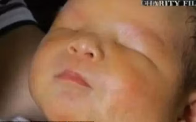 Sản phụ tên Liu Peihua đã sinh con vào 20/9 vừa qua và đang trao đổi với các chuyên gia của một bệnh viện lớn hơn tại Quảng Châu để kiểm tra sức khỏe toàn diện cho em bé. 