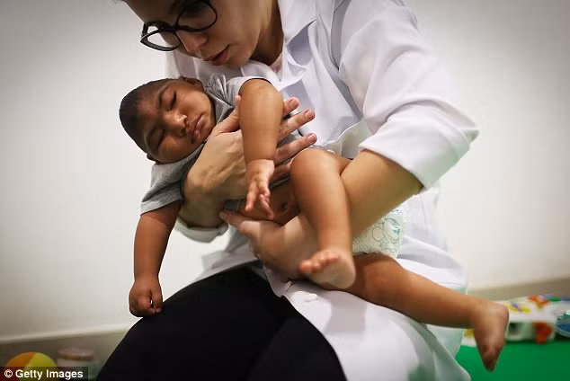 Hướng dẫn mới của WHO có thể ảnh hưởng đến hàng triệu cặp vợ chồng sống trong vùng dịch. “Nếu chỉ nói chung chung là nên trì hoãn mang thai là không đủ mà các cặp đôi phải được cung cấp thông tin đầy đủ về vấn đề này”. Khuyến cáo này được đưa ra vì hiện vẫn chưa có biện pháp nào để xác định dị tật thai nhi do virus Zika. 
