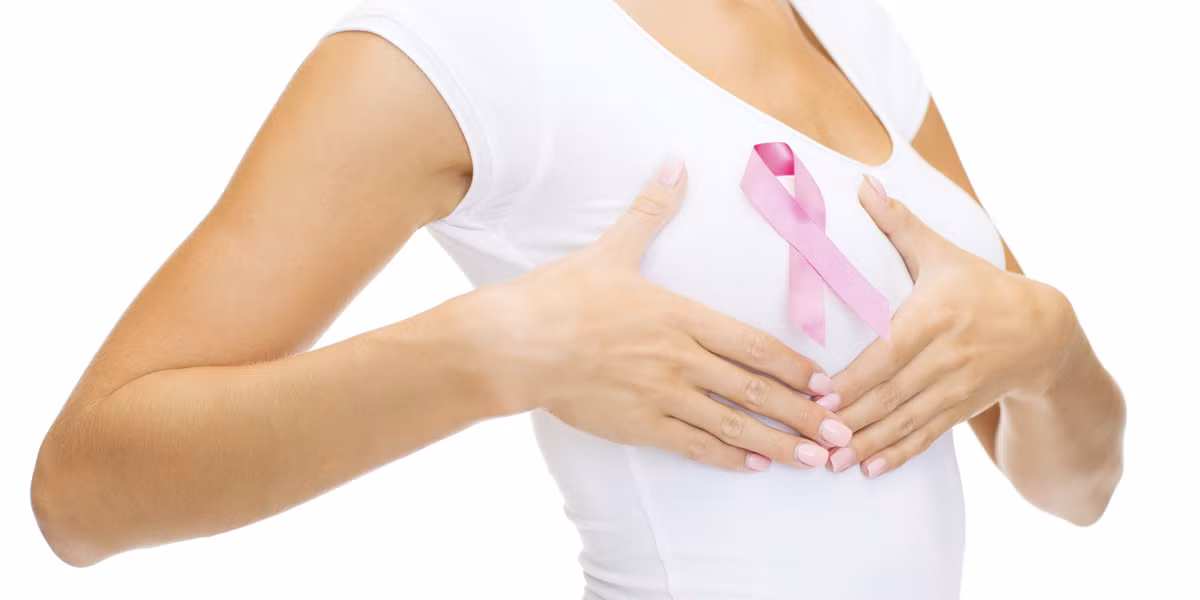 Thiếu hụt vitamin D làm tăng gấp đôi nguy cơ ung thư vú hoặc báo hiệu sự hình thành của một khối u ác tính nào đó. Căn bệnh ung thư vú thường bắt đầu bằng một khối u ác tính từ một góc ngực rồi lan ra toàn bộ phần vú. 