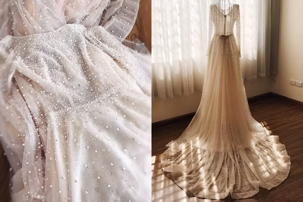 Nhà thiết kế tiết lộ bộ soiree này có giá bán gần 10.000 USD (khoảng 230 triệu đồng) với độ xa xỉ không kém bộ váy cưới Mai Ngọc mua từ Mỹ. 