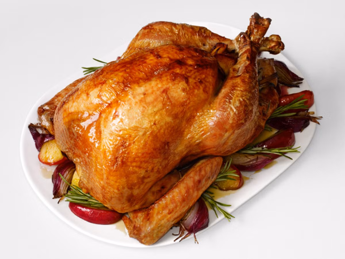 Thành phần chủ yếu có trong gà tây là L-tryptophan, một loại axit amino cơ thể cần để tổng hợp serotonin, chất này ảnh hưởng rất nhiều đến tâm trạng. L-tryptophan có trong các thực phẩm chứa đạm (ngoại trừ gelatin) nhưng gà tây chứa rất nhiều chất này. 