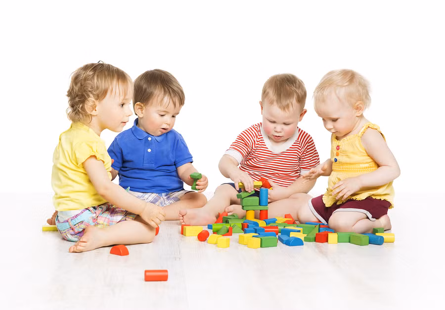 Vì tất cả những lý do trên, các chuyên gia trị liệu đồng tình rằng ngồi lâu ở tư thế hình chữ W khi trẻ đang lớn sẽ dẫn đến sự chậm phát triển các kỹ năng vận động toàn thân như kỹ năng phối hợp và cân bằng. Đối với những bậc cha mẹ ấp ủ giấc mơ con mình trở thành một vận động viên thể thao giỏi thì nên đặc biệt lưu ý. 
