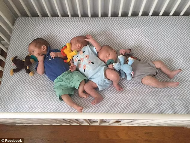 Kết quả là một cặp sinh ba ra đời, trong đó có 2 bé gái sinh đôi cùng trứng còn 1 bé trai khác trứng. 
