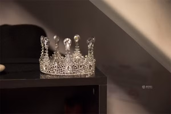 Cô cũng tiết lộ, trước kia cô đi diễn ở quán bar, một tháng thu về không quá 500 tệ (1,6 triệu đồng), vô cùng rẻ mạt. 