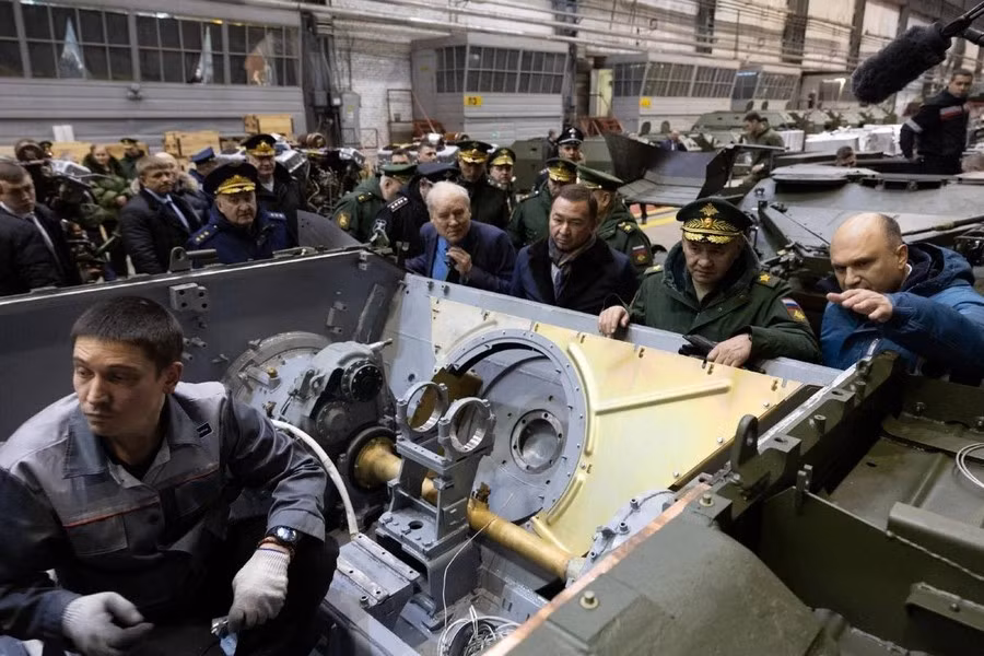 Mặc dù vậy theo đánh giá của ông Shoigu, nhà máy Uraltransmash không tuân thủ đúng thời hạn đã đặt ra cho việc sản xuất hàng loạt đối với vũ khí tối tân này.