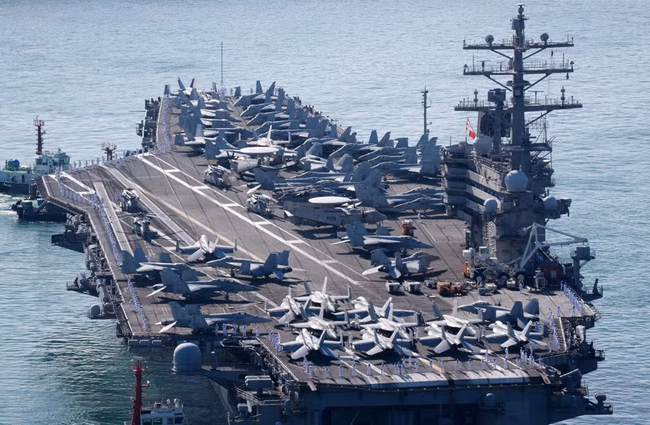 "Cự ly tác chiến và số lượng vũ khí đánh chặn mà chiếc F-14 Tomcat đã ngừng hoạt động có thể mang theo vượt trội hoàn toàn so với F/A-18E/F Super Hornet và F-35C Lightning II".