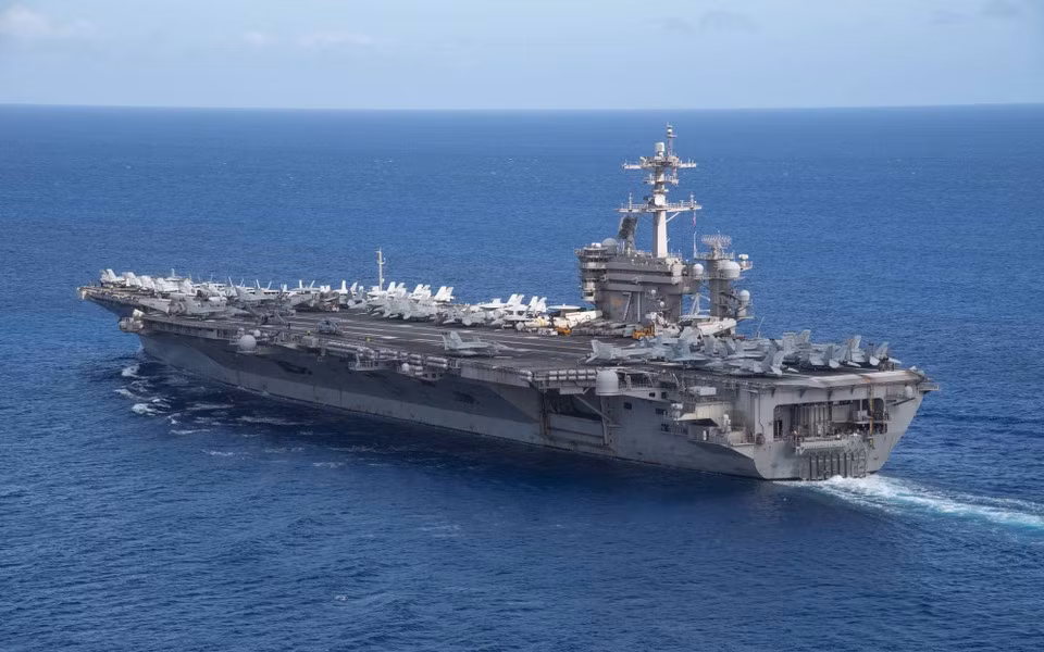 Hơn nữa, tiếp nhiên liệu là một vấn đề hoàn toàn riêng biệt. Ở tàu sân bay Midway "cổ xưa", có trên 8 chiếc KA-6D, có thể độc lập thực hiện 2 đợt tiếp nhiên liệu cho 8 chiếc A-6E và một cặp máy bay tác chiến điện tử EA- 6 Prowler.