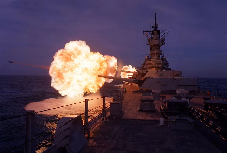 Được hạ thuỷ từ năm 1944, thiết giáp hạm Missouri của Mỹ đã tham chiến trong nhiều cuộc chiến tranh bao gồm Chiến tranh Thế giới thứ hai, Chiến tranh Triều Tiên và cuối cùng là Chiến tranh Vùng Vịnh. Nguồn ảnh: BI.