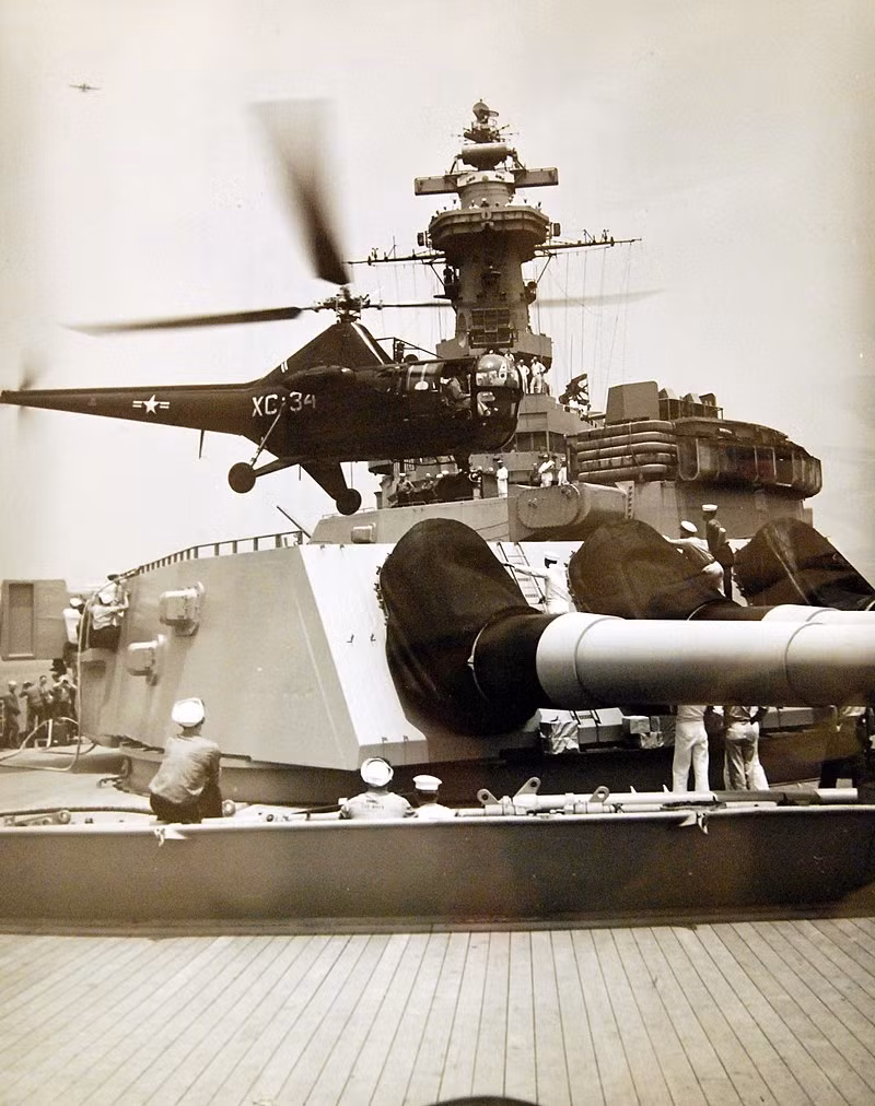 Trang bị hoả lực nguyên bản của tàu USS Missouri bao gồm 9 khẩu pháo 306mm kèm theo 20 khẩu pháo 127mm cùng 80 khẩu pháo 30mm và 49 khẩu pháo 20mm làm nhiệm vụ phòng không. Nguồn ảnh: Consc.