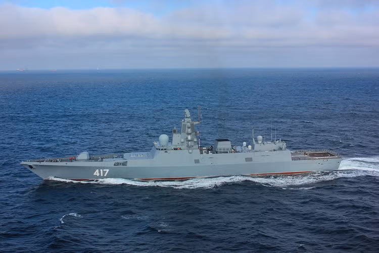 Tàu có công suất đẩy tối đa 65.400 mã lực với tốc độ di chuyển tối đa lên tới 29,5 hải lý giờ (54 km/h) kèm theo tầm hoạt động vào khoảng 9000 km khi di chuyển ở tốc độ hành trình 14 hải lý giờ. Nguồn ảnh: TASS.