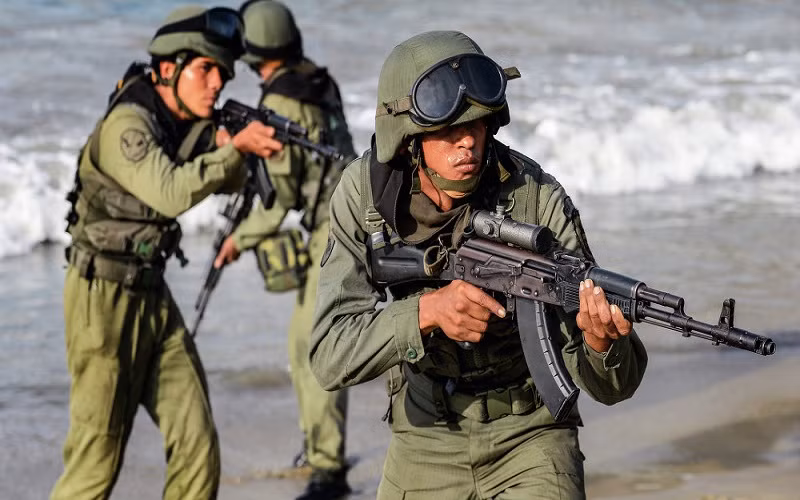 Trước đó vào năm 2015, quá trình xây dựng nhà máy sản xuất súng trường tấn công Kalashnikov ở Venezuela đã bị gián đoạn do các bê bối liên quan tới tham nhũng. Nguồn ảnh: Vitaly.