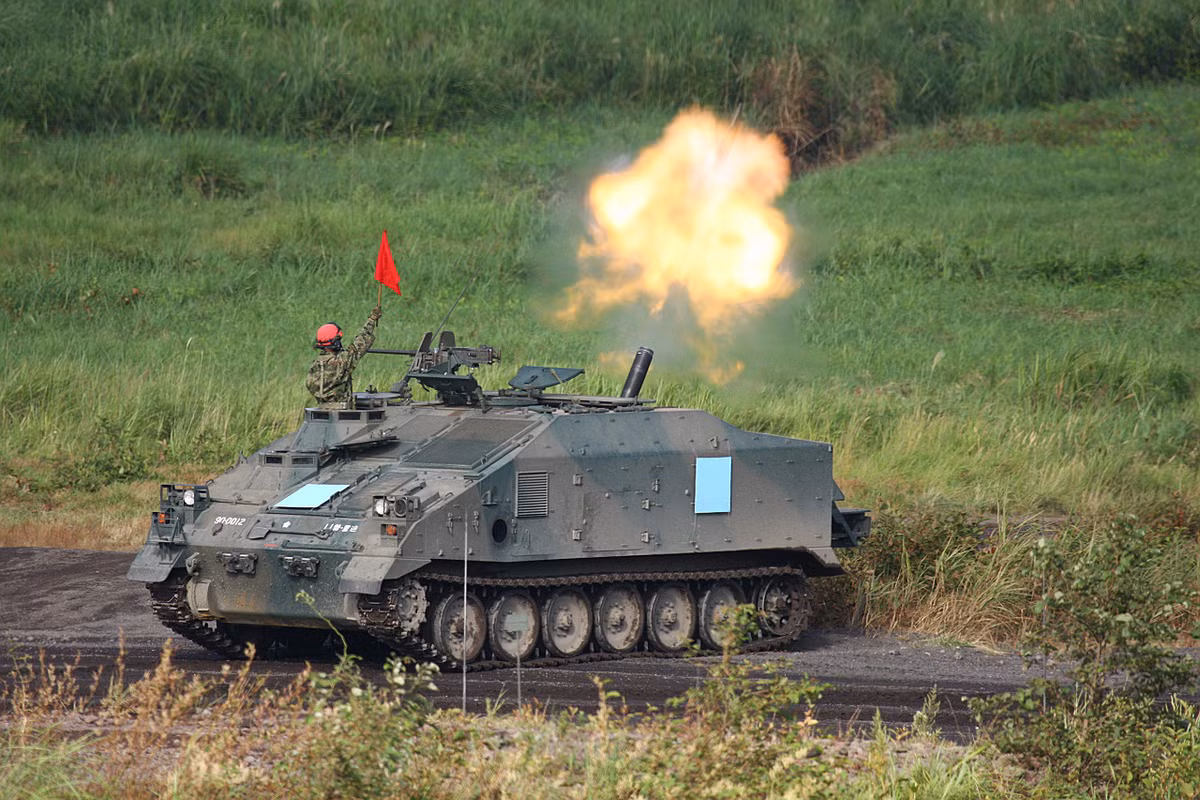 Type 96 được thiết kế và phát triển bởi tập đoàn Hitachi. Hệ thống cối tự hành này bắt đầu được sản xuất từ năm 1996 nhưng đáng ngạc nhiên là nó chỉ được sản xuất với số lượng vỏn vẹn 24 khẩu. Nguồn ảnh: Force.