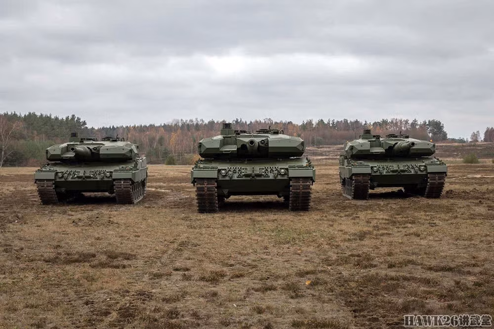 Theo hợp đồng được ký kết giữa Ba Lan và Rheinmetall, phía Đức sẽ có trách nhiệm nâng cấp các xe tăng Leopard 2 hiện Ba Lan đang sở hữu lên phiên bản Leopard 2PL và "trả hàng" trong thời gian từ năm 2019 tới năm 2021. Nguồn ảnh: Hawk26.