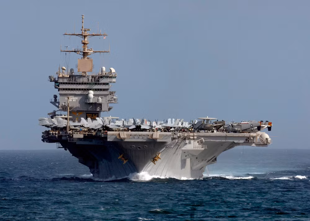 Chiều dài của đường băng trên tàu sân bay USS Enterprise cũng là chiều dài đường băng lớn nhất trên tàu sân bay từng được hạ thuỷ. Cụ thể chiều dài đường băng trên tàu sân bay USS Enterprise lên tới 342 mét, dài hơn 9 mét so với đường băng trên tàu sân bay USS Gerald R. Ford. Nguồn ảnh: USnavy.
