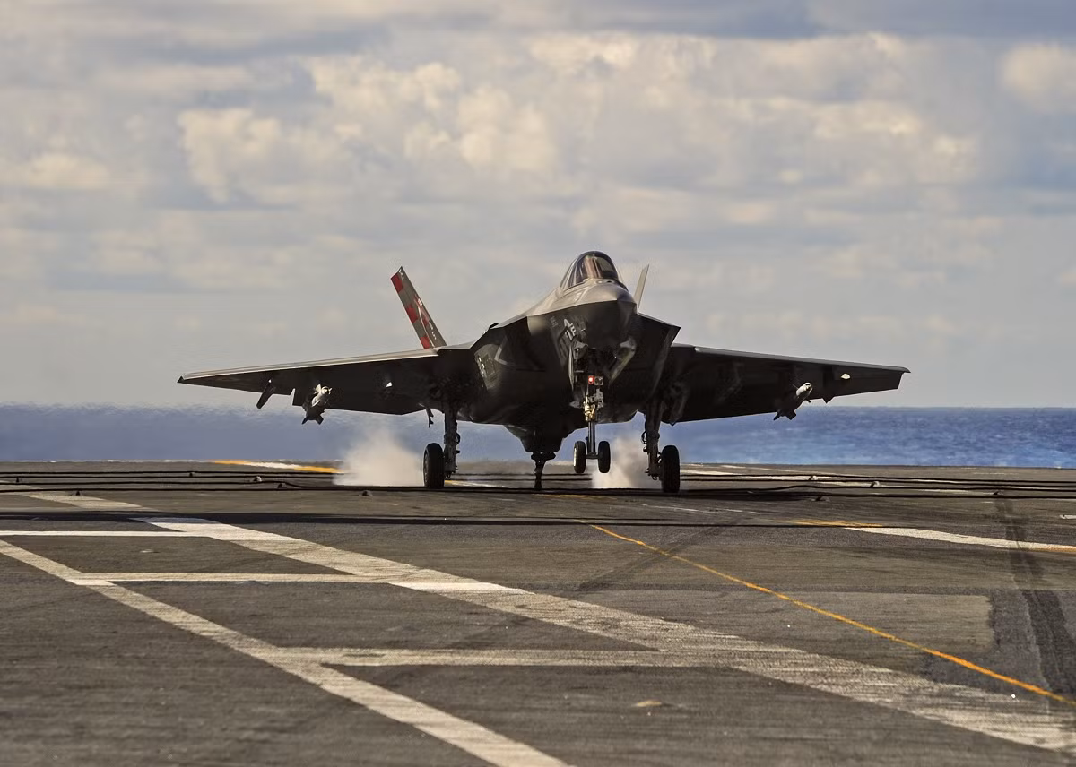 Trước đó, Hải quân Mỹ đã dự định F-35C sẽ sẵn sàng trự chiến trong thời gian từ tháng 8/2018 tới khoảng tháng 2/2019 và chỉ còn chưa đầy một tháng nữa hạn chót sẽ tới với chiếc chiến đấu cơ này. Nguồn ảnh: Pinterest.