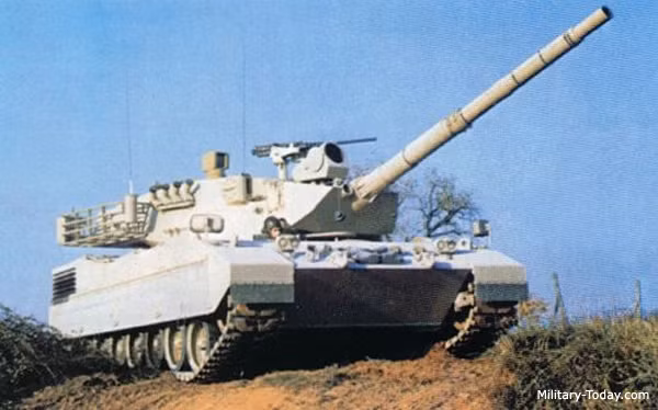 OF-40 là mẫu xe tăng Italy được phát triển bởi liên doanh OTO Melara và Fiat vào cuối những năm 1970 và được giới thiệu vào năm 1980. Tuy nhiên, xe tăng OF-40 không giành cho Quân đội Italy mà chỉ để xuất khẩu sang Trung Đông và chỉ phục vụ cho Các Tiểu vương quốc Ả Rập Thống nhất (UAE). Nguồn ảnh: Military-today.