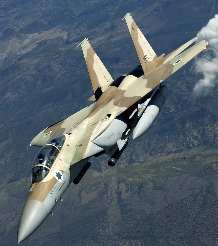 Cuối cùng là tỷ lệ tiêu diệt địch - bị tiêu diệt vô tiền khoáng hậu của F-15. Theo thống kê của Business Insider, F-15 đã tiêu diệt được tổng cộng 104 máy bay đối phương kể từ khi nó được đưa vào biên chế tới nay và số lượng F-15 bị đối phương tiêu diệt khi tham gia không chiến là... 0 chiếc. Nguồn ảnh: BI.