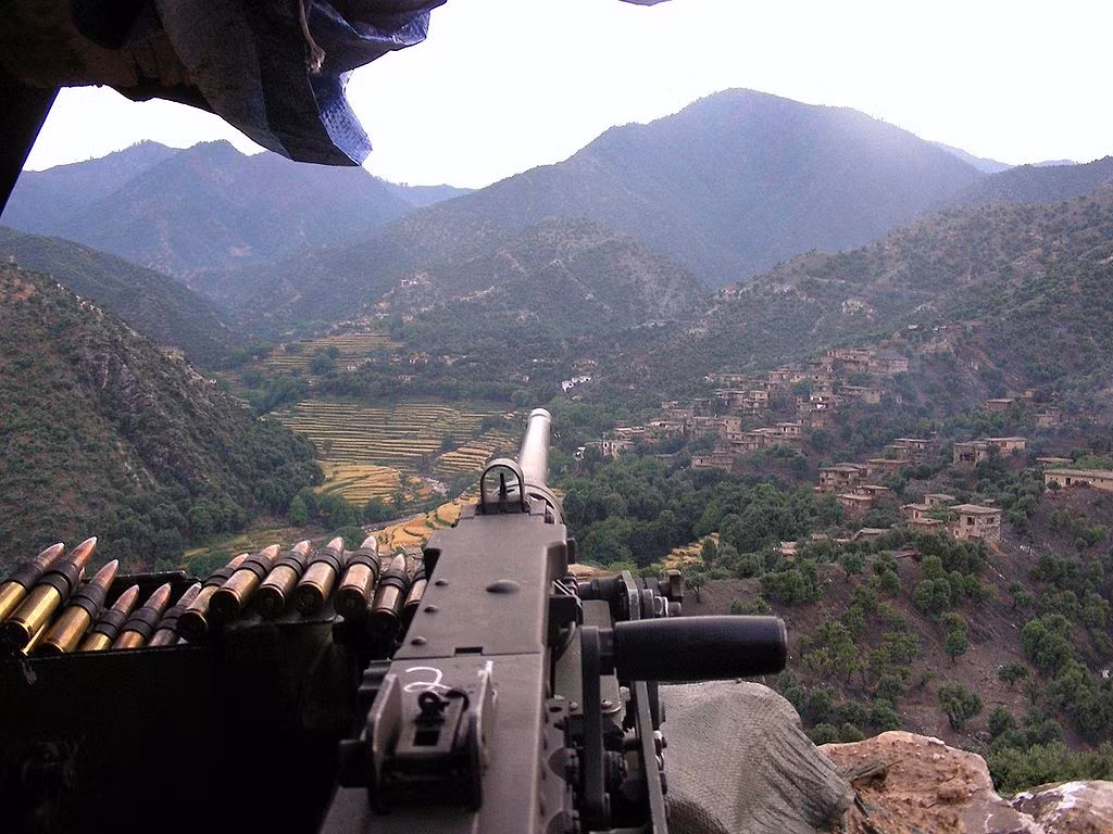 Cho tới tận ngày nay, súng máy hạng nặng M2 Browning đã phổ biến khắp thế giới và trở thành trang bị phổ biến của rất nhiều quân đội trên thế giới cũng như trở thành thứ vũ khí lợi hại trong tay các lực lượng du kích, quân phiến loạn hay các đội quân vô chính phủ trên khắp thế giới.
