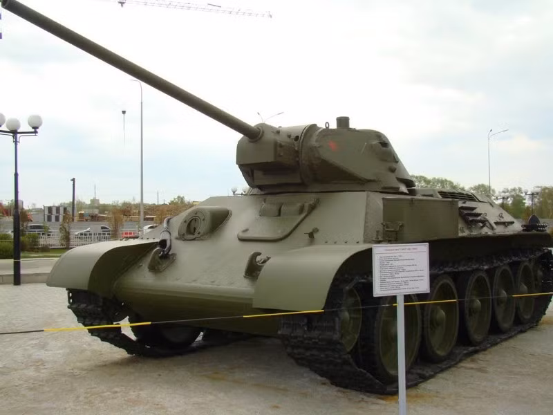 Thậm chí ít ai biết được rằng T-34 từng có phiên bản sử dụng cỡ nòng 57mm. Binh lính Liên Xô thường coi đây là pháo tự hành chống tăng nhiều hơn vì nó có khả năng bắn hạ gần như mọi loại xe tăng của Đức thời điểm đầu cuộc chiến. Nguồn ảnh: ERus.