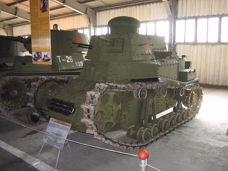 Một trong những loại xe tăng được Liên Xô sử dụng để chống Đức thời gian này là T-18. Đây là loại xe tăng hạng nhẹ ra đời từ năm 1927 nhưng chỉ được sản xuất khoảng 1000 chiếc. Nguồn ảnh: ERus.