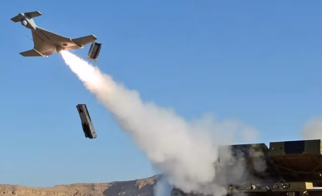 Một trong những mẫu UAV cảm tử từng làm mưa, làm gió tại Trung Đông của Israel hiện nay chính là IAI Harop hay còn gọi là IAI Harpy 2, do Tập đoàn công nghiệp hàng không IAI của Israel phát triển và được giới thiệu từ năm 2013. Nguồn ảnh: Jerusalem.