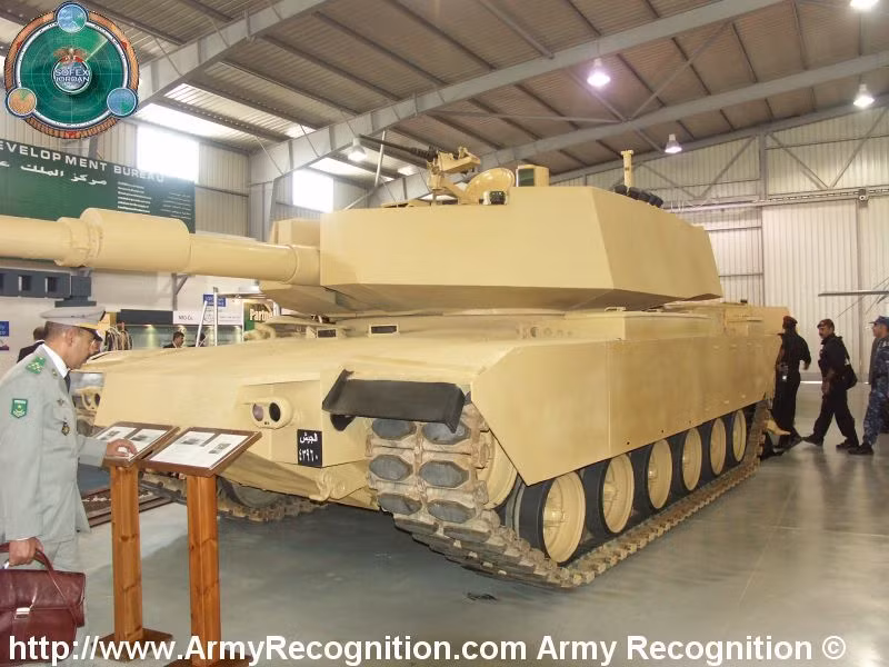 M60 Phoenix được trang bị hệ thống điều khiển hỏa lực kỹ thuật số tích hợp của Raytheon. Nó đã cải thiện xác suất trúng mục tiêu ngay phát bắn đầu tiên thay vì phải căn chỉnh qua nhiều phát bắn như thông thường.