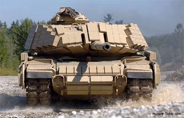 Phiên bản xe tăng M60 Phoenix ra đời để thay thế cho dòng xe tăng M60A3 vốn đã quá cũ với vũ khí và khả năng tự vệ hoàn toàn không tương thích với lối chiến đấu và các loại hoả lực hiện đạ