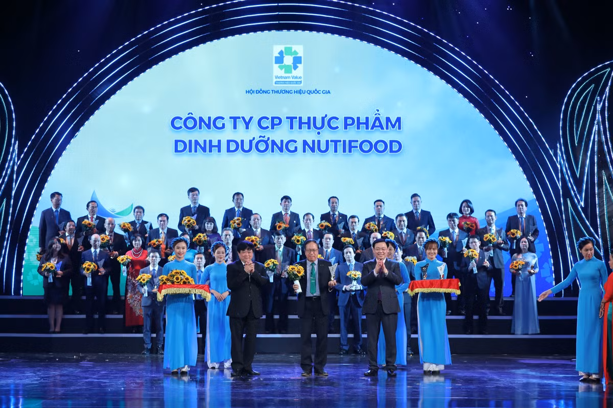 Nutifood lần thứ hai được vinh danh thương hiệu quốc gia Nutifood lan thu hai duoc vinh danh thuong hieu quoc gia
