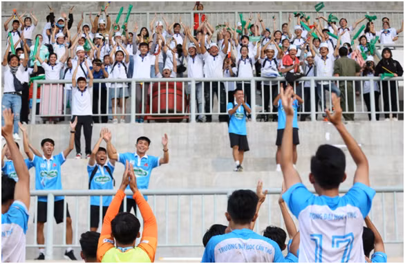 Soi dong man co vu chi co tai giai bong da sinh vien SV-League-Hinh-11