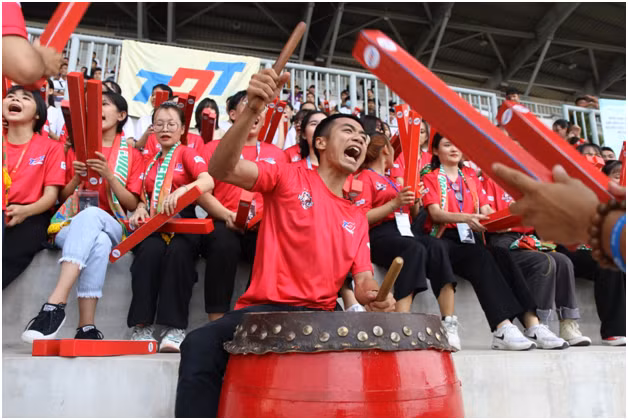 Soi dong man co vu chi co tai giai bong da sinh vien SV-League-Hinh-6