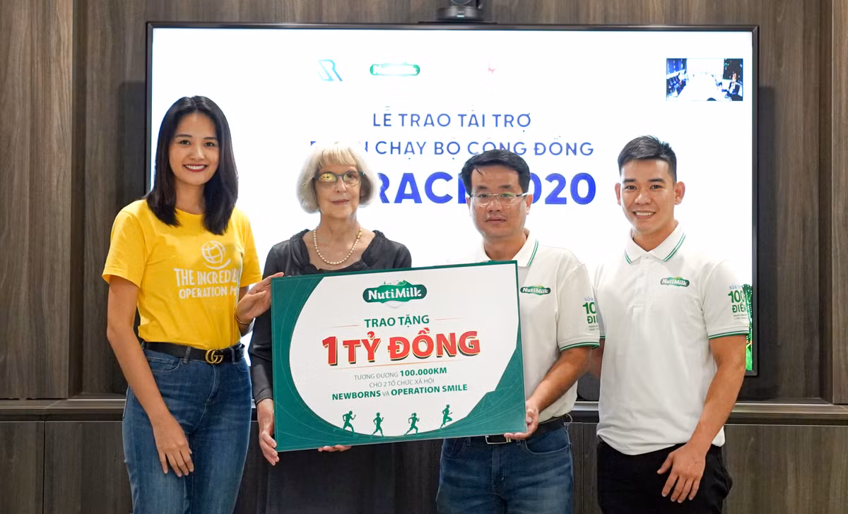 Tham gia chạy bộ cộng đồng, Nutimilk đóng góp 1 tỷ cho các tổ chức xã hội - Hình 2 Tham gia chay bo cong dong, Nutimilk dong gop 1 ty cho cac to chuc xa hoi-Hinh-2