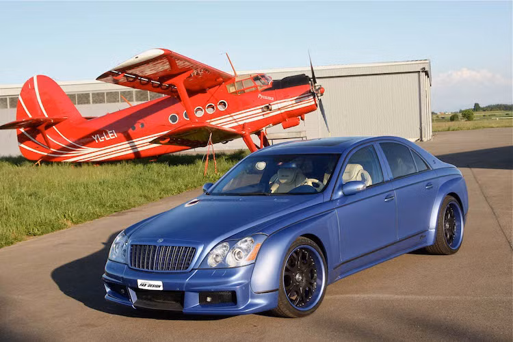 Hiện nay, thương hiệu xe siêu sang Maybach đã trở thành một phiên bản của dòng S-Class của Mercedes. Tuy nhiên trong thập niên đầu Thế kỷ 21, Maybach đã từng là một hãng xe độc lập với 2 dòng xe siêu sang Maybach 57 và 62. Dựa trên cơ sở chassis S-Class, những chiếc Maybach không thành công về mặt thương mại.