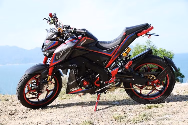 Trước đây đã từng được bán ở Thái Lan với tên gọi M-Slaz và Indonesia với tên Xabre, mẫu naked bike côn tay Yamaha TFX150 đã chính thức được Yamaha Việt Nam phân phối vào năm 2016. Sau khi bán ra, mẫu xe này đã "nối tiếp" chiếc FZ150i trước đó và trở thành sự lựa chọn của nhiều bạn trẻ tại Việt Nam.